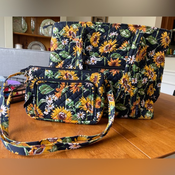 🌻Vera Bradley Sunflowers Tote & mini-hipster🌻 - Picture 1 of 9